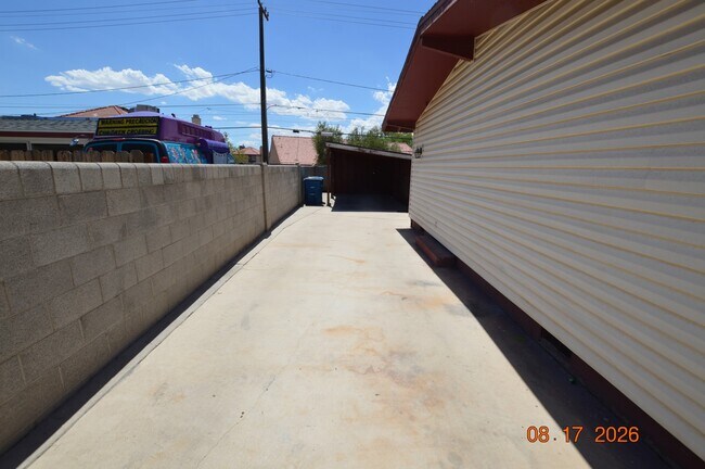 Building Photo - 5617 Evergreen Ave