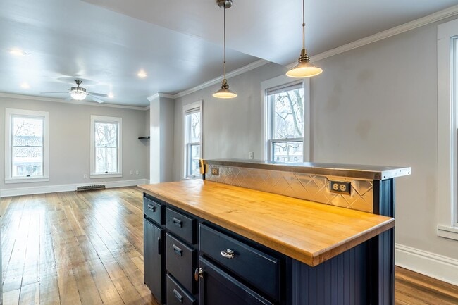 Building Photo - 1020 W Wayne St