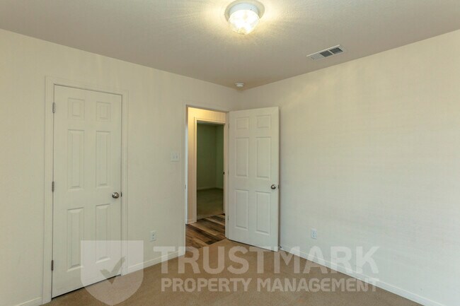 Building Photo - 3204 W Canadian River Loop