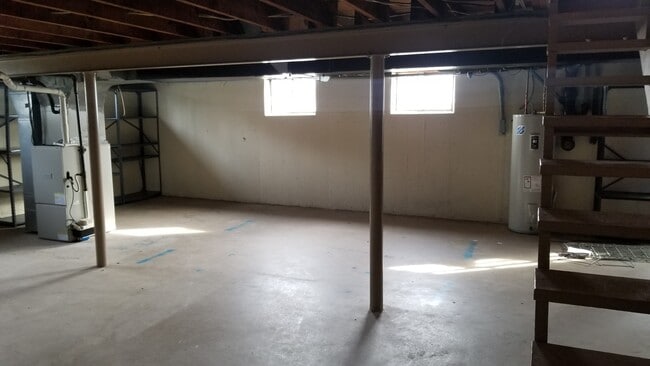 Building Photo - CHECK ME OUT!  3 Bedrooms, 2 Full Baths, B...