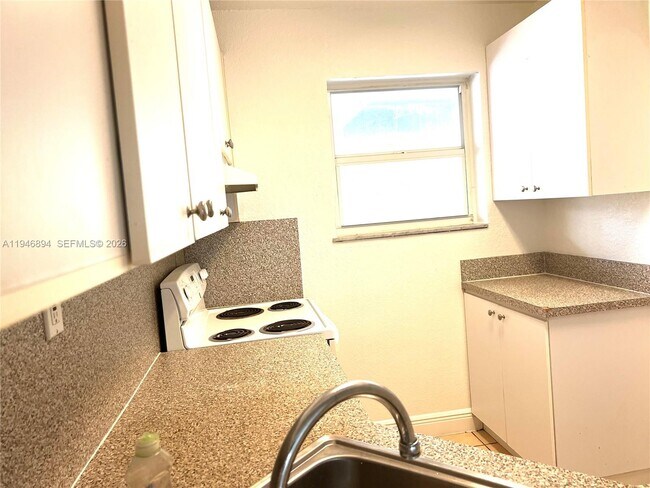 Building Photo - 17255 SW 95th Ave