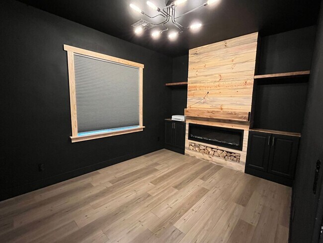 Building Photo - Stunning 3 Bedroom 3 Bathroom in Summerlin...
