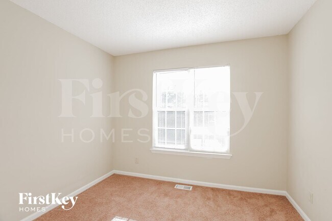 Building Photo - 2400 Devon Dr