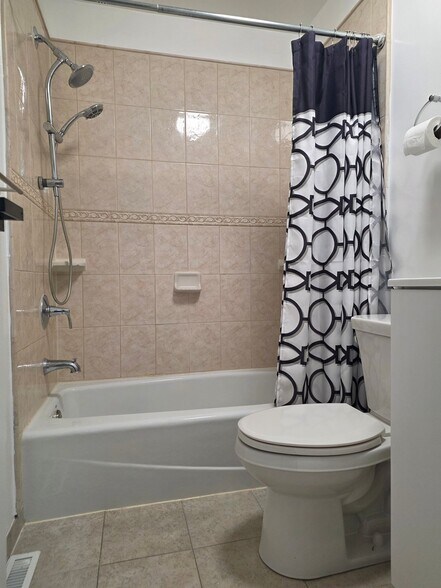 Building Photo - 515 Germantown Ct