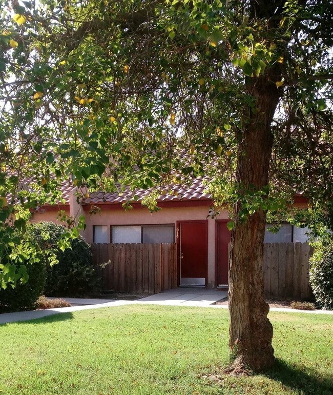 Building Photo - 1 BR Loft Available now