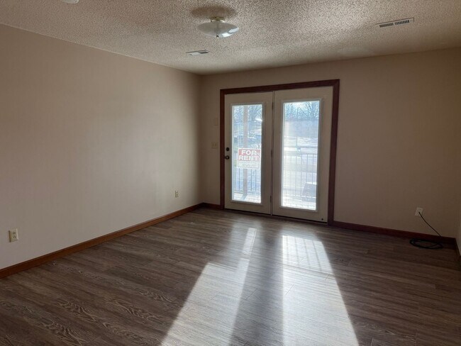 Building Photo - 404 W Jackson Blvd