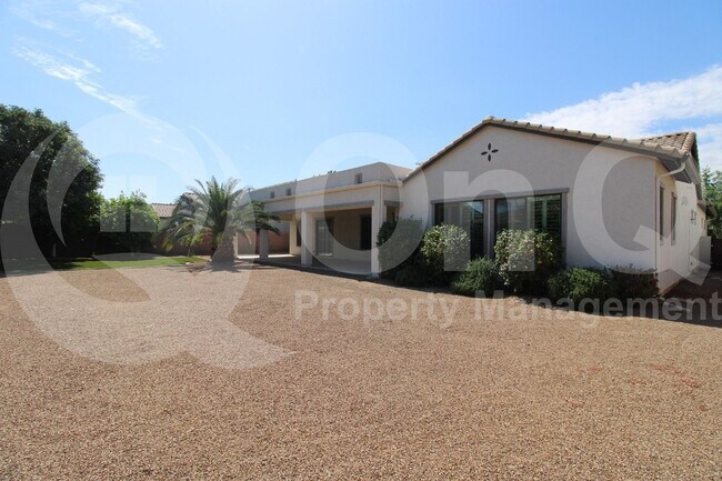 Building Photo - 2832 E Los Altos Rd