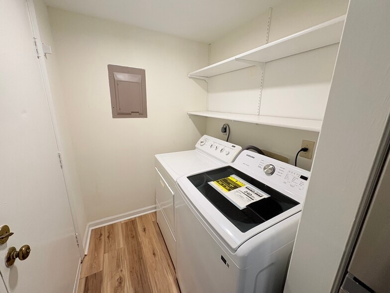 Laundry Room - 109 Chaucer Ct