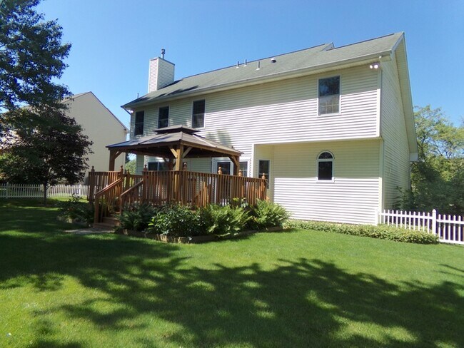 Building Photo - Beautiful 3 Bed 3.5 Bath Xenia Home!