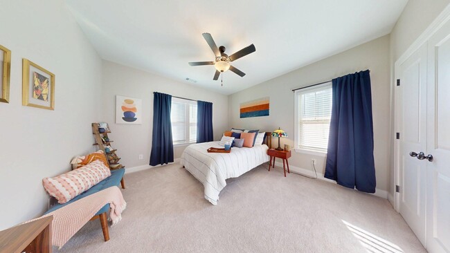 Building Photo - Spacious and Well Maintained 3 Bedroom Townhome in Woodward Oaks