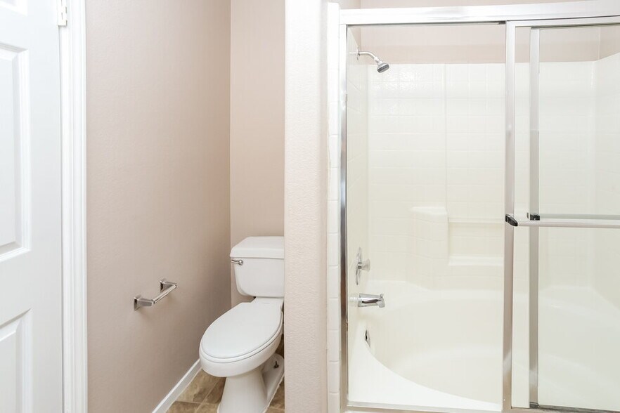 Building Photo - 7512 Hickory Hills Dr