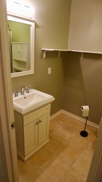 Building Photo - 204 Misty Cove