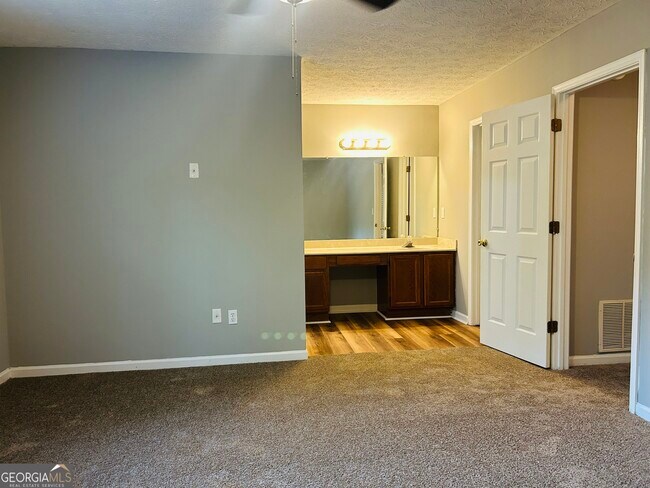 Building Photo - 207 Hillcrest Dr