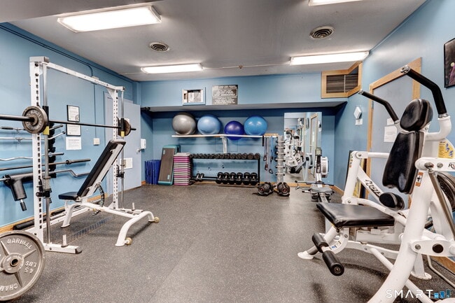 Building Photo - 355 Ledge Dr