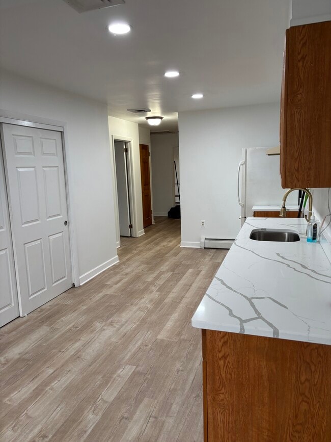 Building Photo - 53 Pinewood Dr