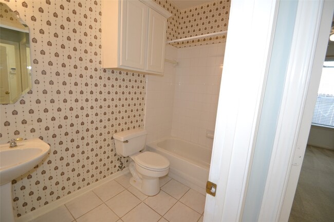 Building Photo - 15307 Amesbury Ln