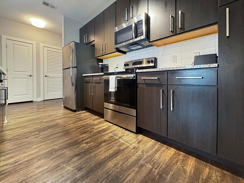 Building Photo - 2615 N Grady Ave