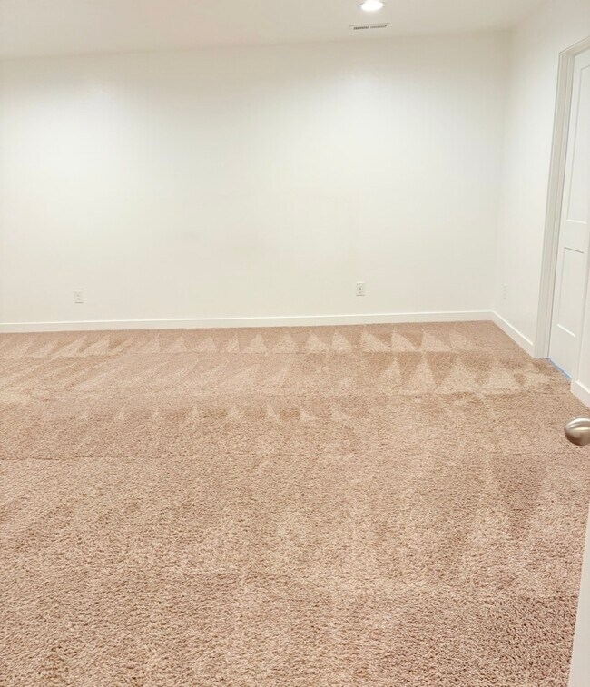 Building Photo - 2693 E Gambel Oaks Dr