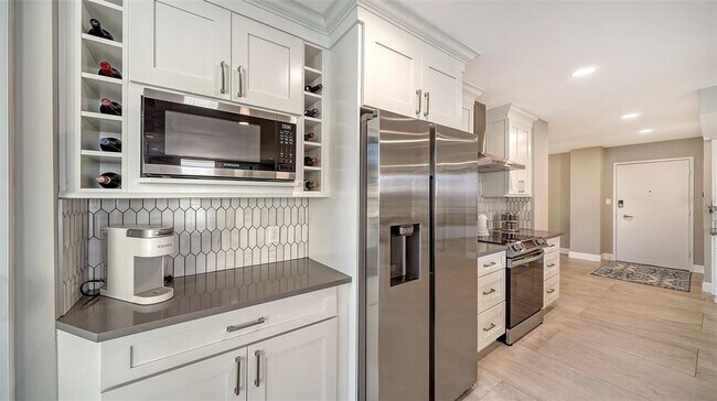 Building Photo - 4822 Ocean Blvd