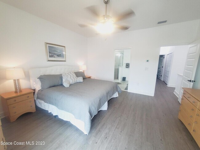 Building Photo - 933 Paddleboard Ct