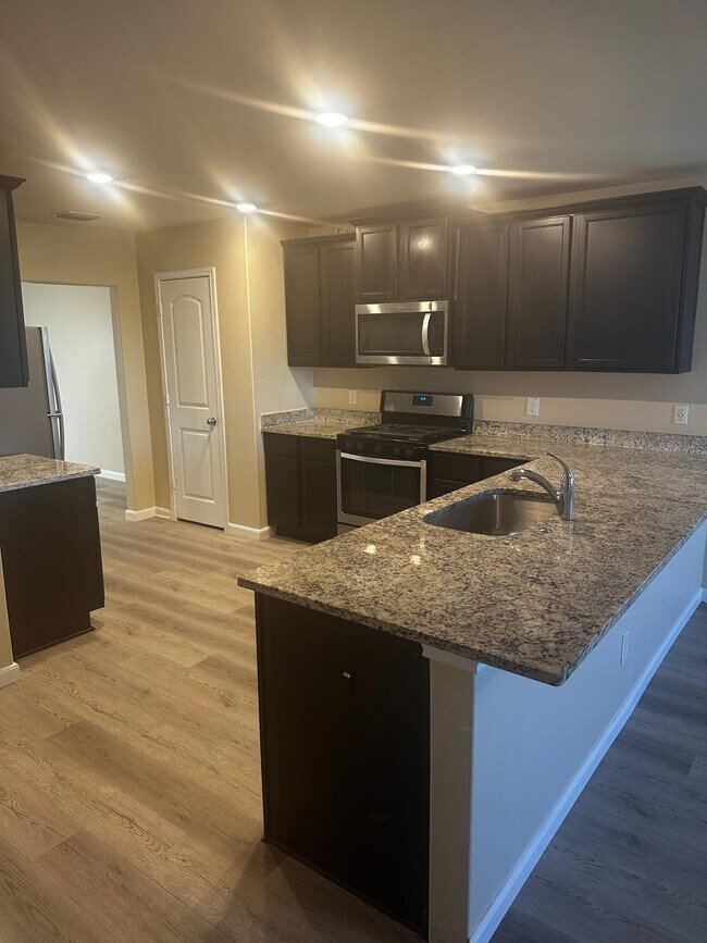 Building Photo - 15027 Harbor Lndg