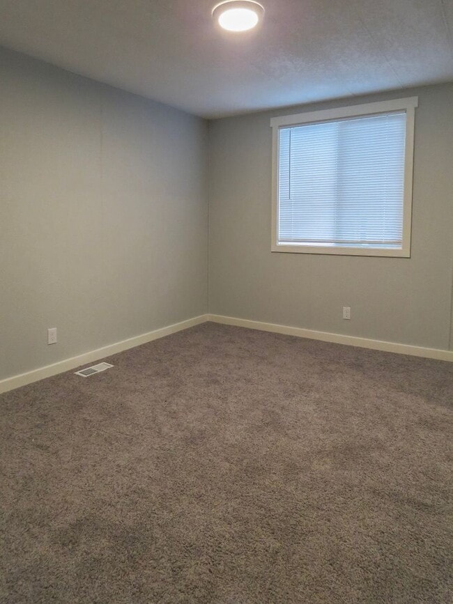 Building Photo - Century Meadows Home Available Now- Aurora