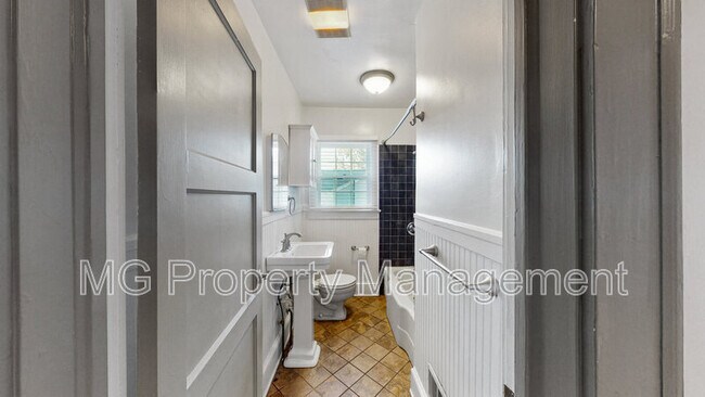 Building Photo - 1608 Onslow Dr