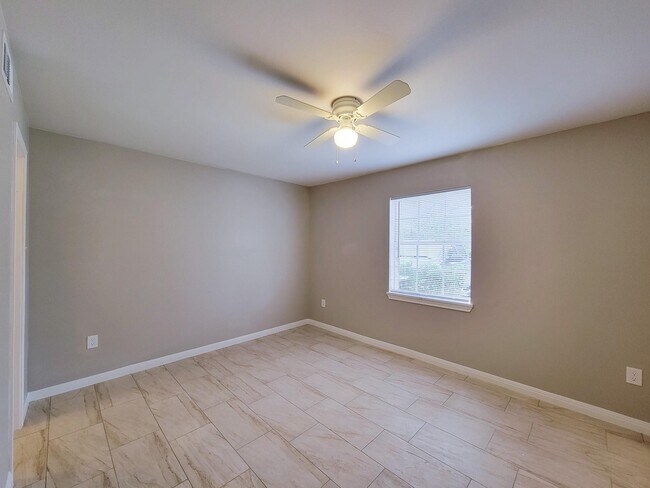 Building Photo - 3206 Lobit Dr