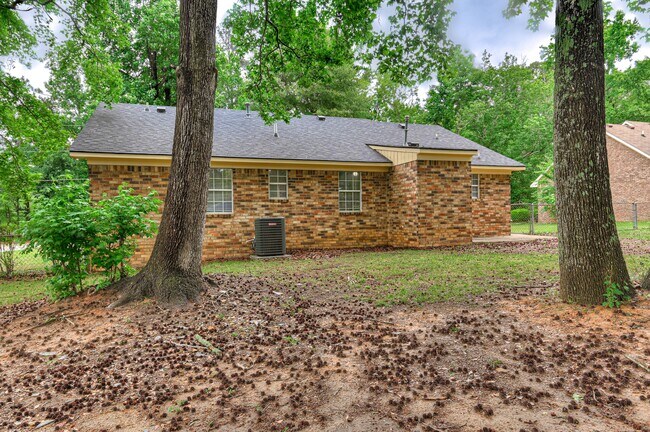 Building Photo - 2960 Glenn Hills Dr