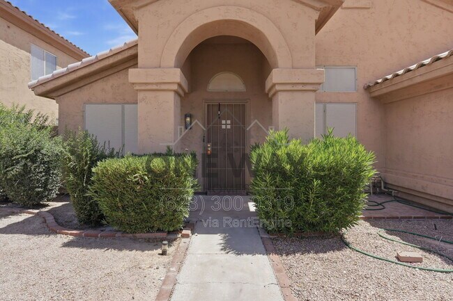 Building Photo - 4622 E Summerhaven Dr