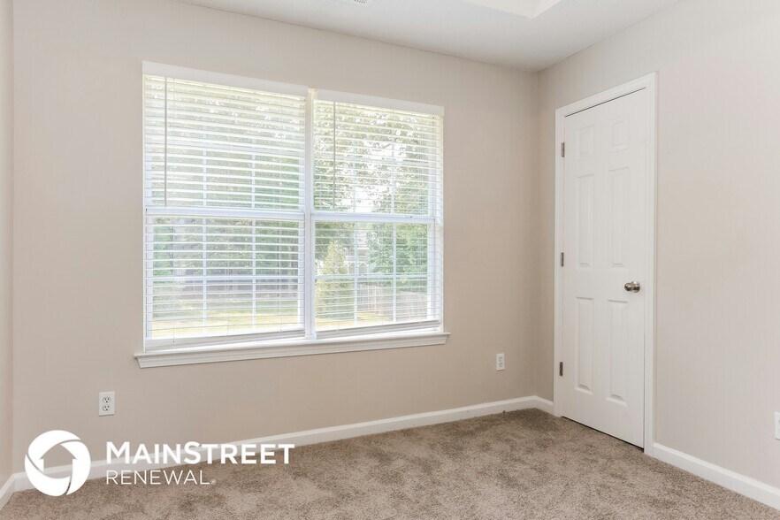 Building Photo - 5553 Wind River Ln