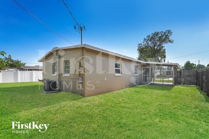 Building Photo - 4931 Cresthill Dr