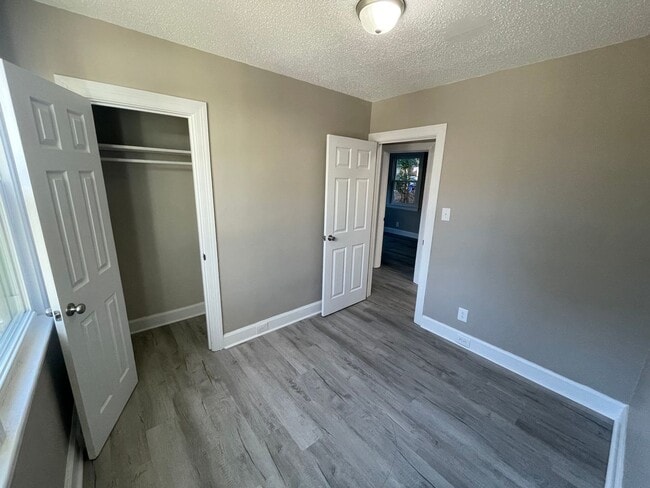 Building Photo - 613 Caldwell Ave NE