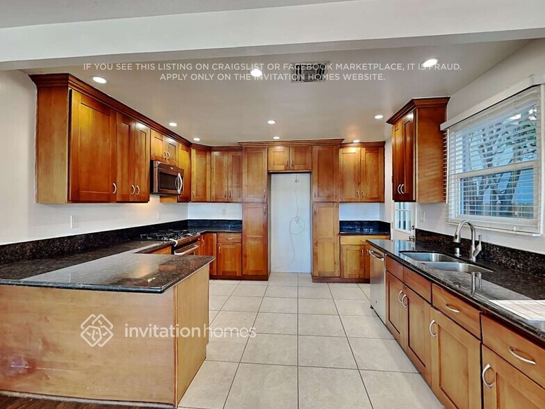 Building Photo - 6828 Nevada Ave