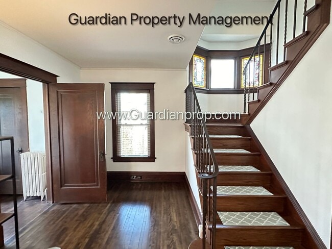 Building Photo - East Harriet Single Family Home, 2 Car Gar...