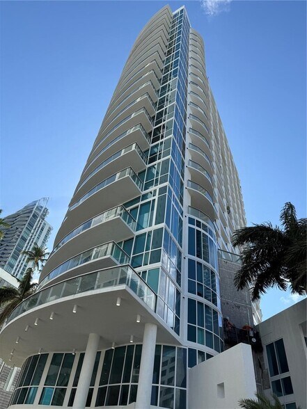 Building Photo - 480 NE 30th St