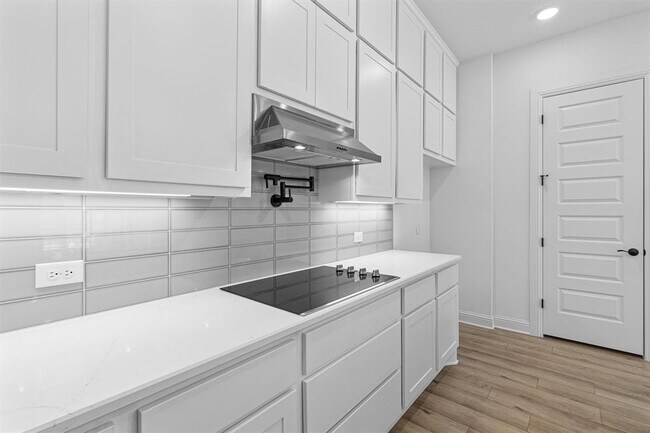 Building Photo - 508 Pinnacle View Dr