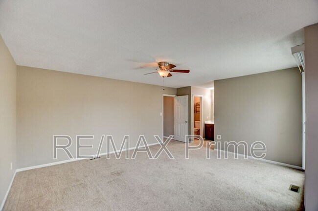 Building Photo - 700 Alder Cir