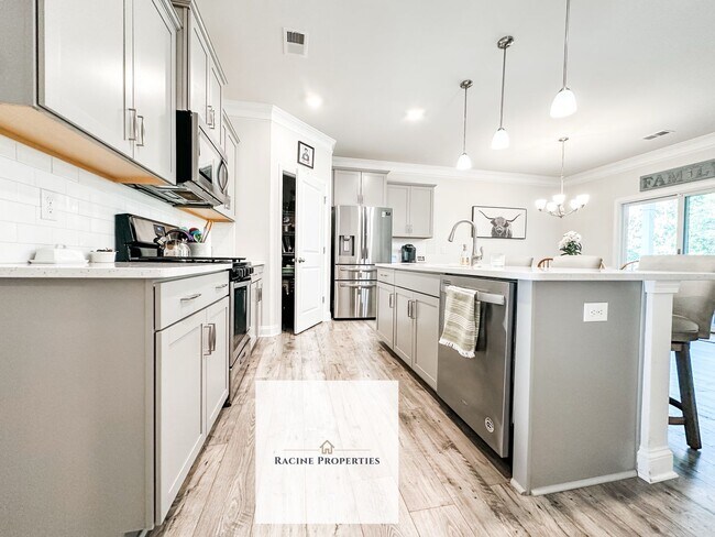 Building Photo - Beautiful and Spacious Home in Greer, SC