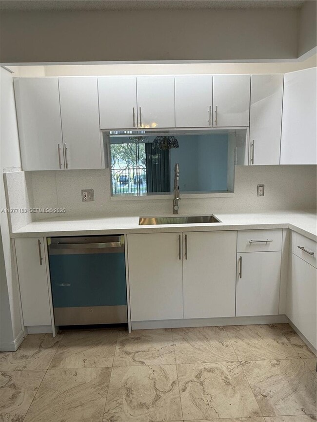 Building Photo - 550 SW 137th Ave