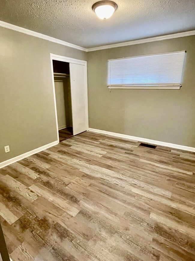 Building Photo - Newly updated!
