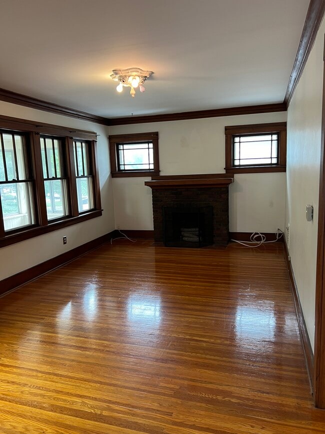 Building Photo - 204 Genesee Park Blvd