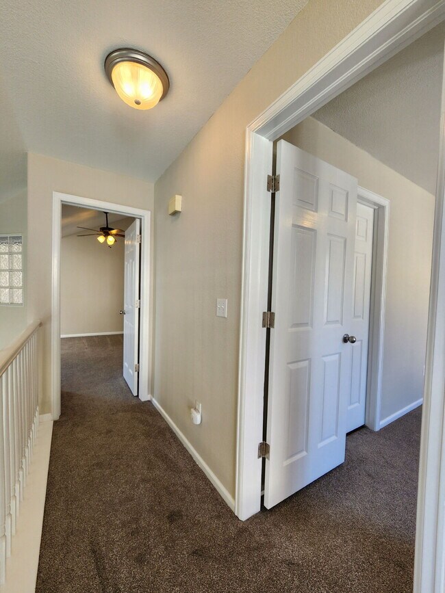 Building Photo - Spacious Two-Suite Townhome With Garage, Fireplace And Community Pool