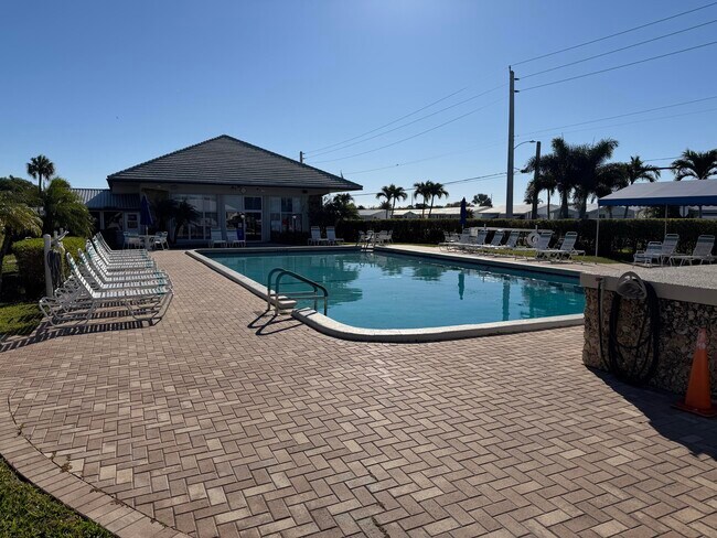 Building Photo - 1113 Lake Terrace