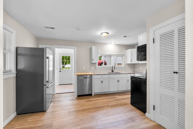 Building Photo - Charming Home in Jackson