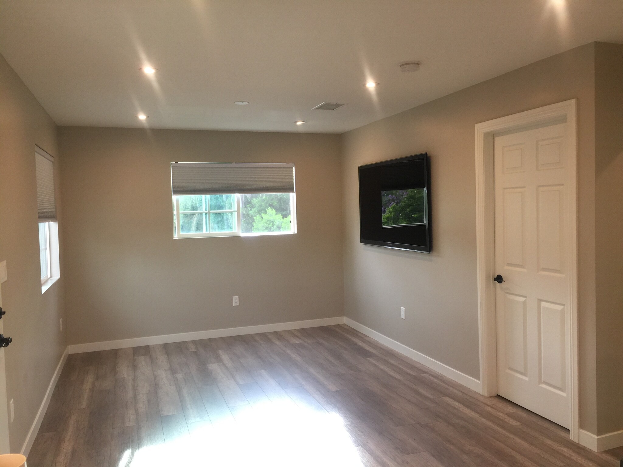 Building Photo - 9229 White Oak Ave