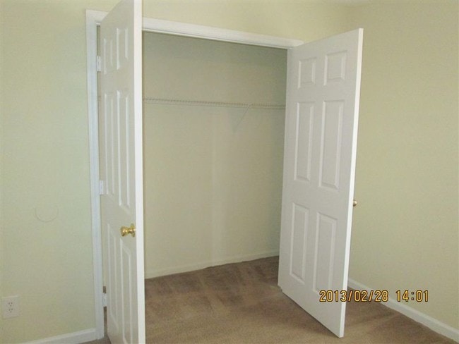 Building Photo - 4502 Rolling Hill Dr