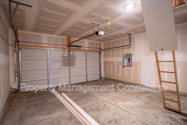 Building Photo - 22845 Dashwood Ln
