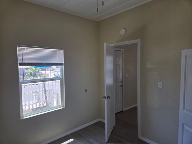 Building Photo - 1201 Saticoy St