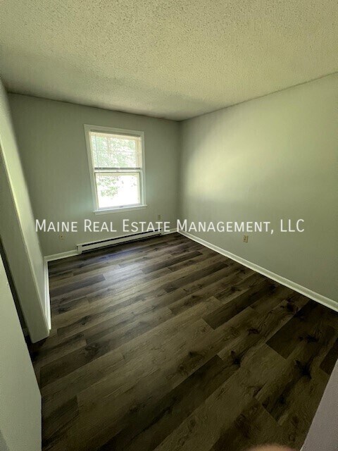 Building Photo - 202 Main Rd